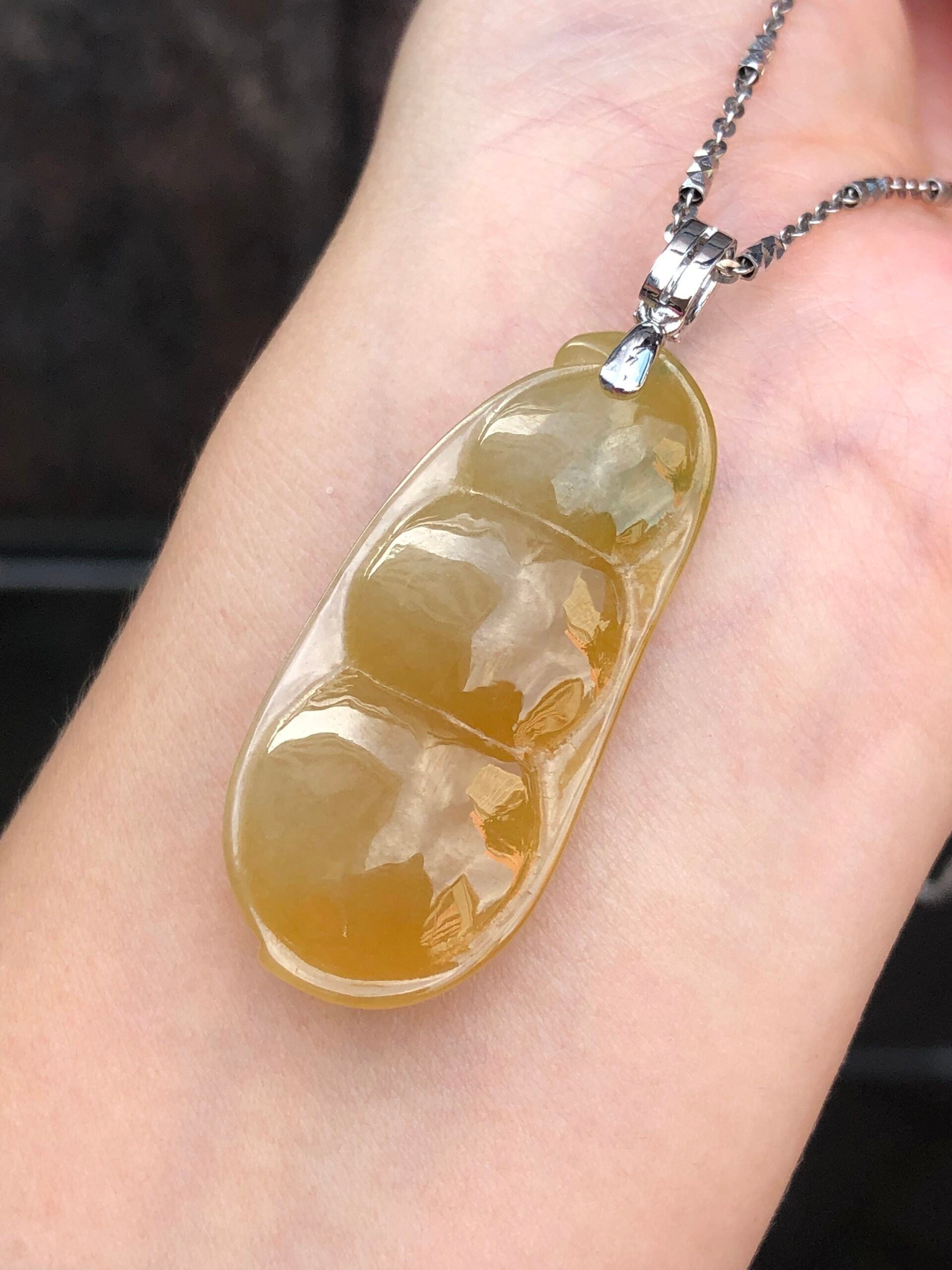 Icy Honey Yellow Jade Pea Pods Pendant