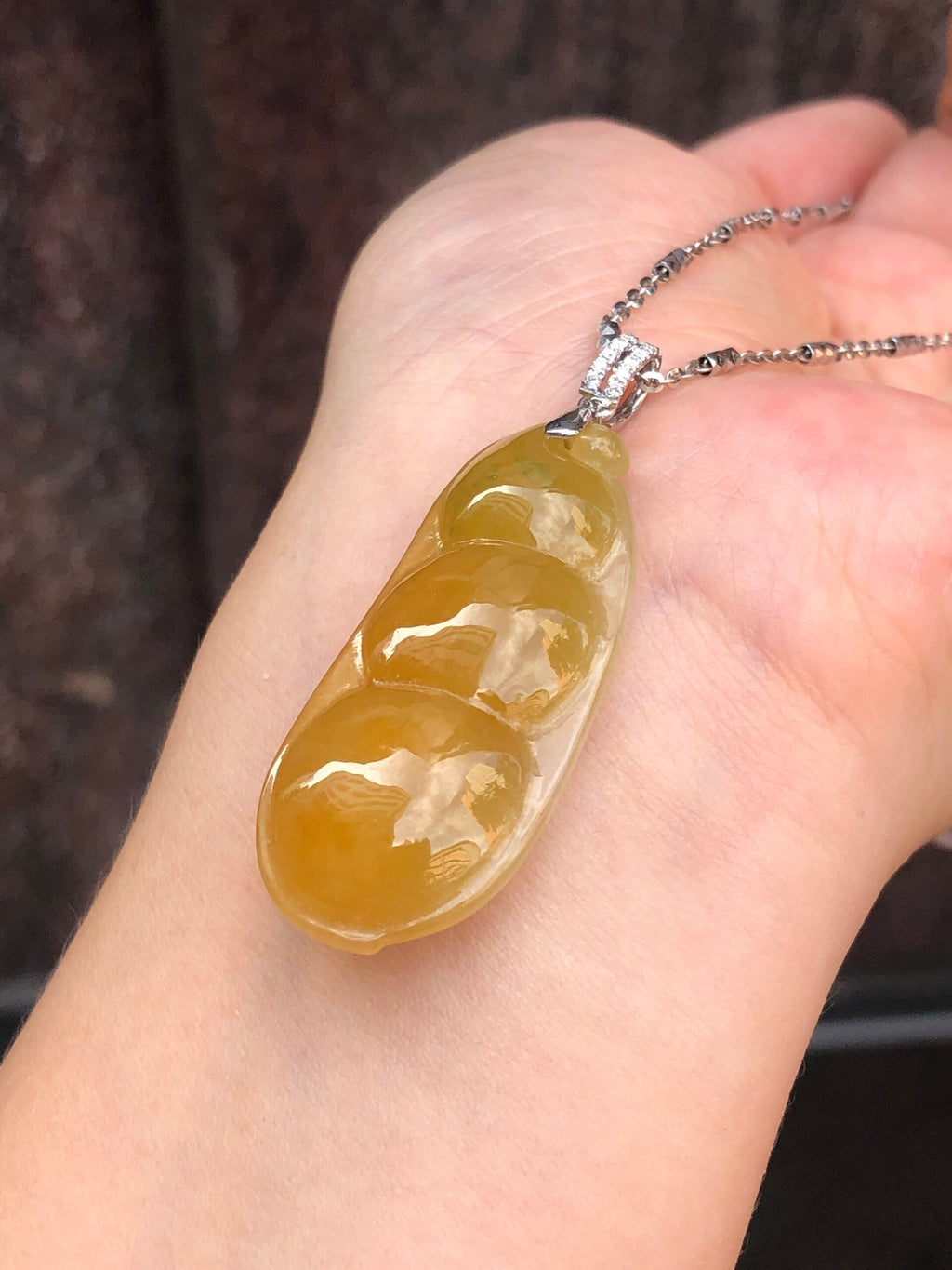 Icy Honey Yellow Jade Pea Pods Pendant