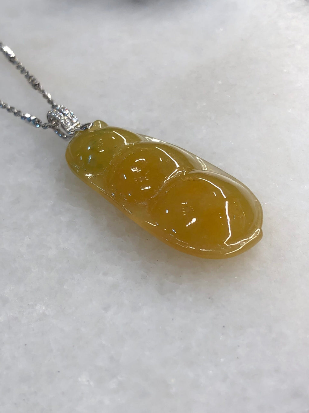 Icy Honey Yellow Jade Pea Pods Pendant