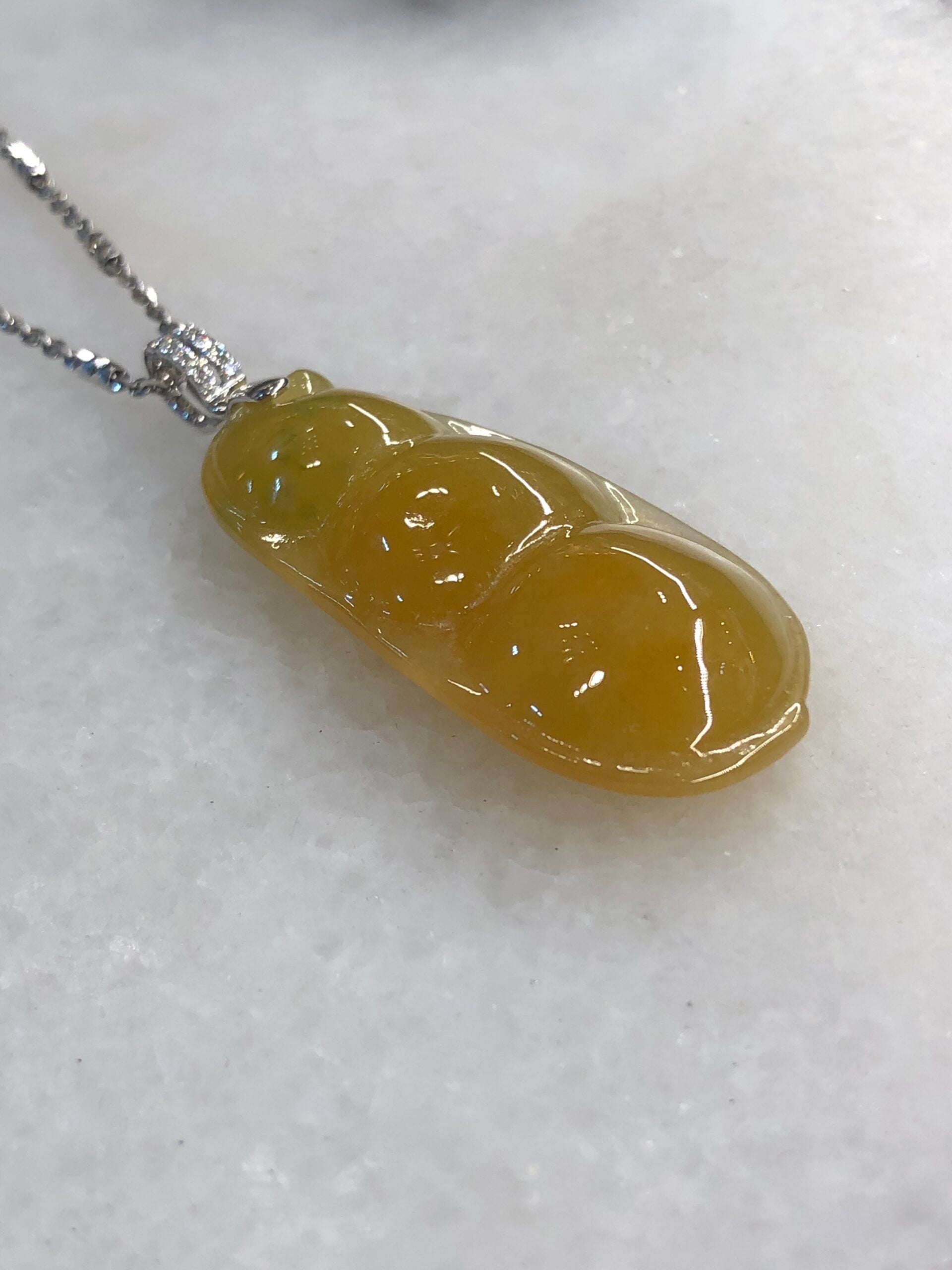 Icy Honey Yellow Jade Pea Pods Pendant