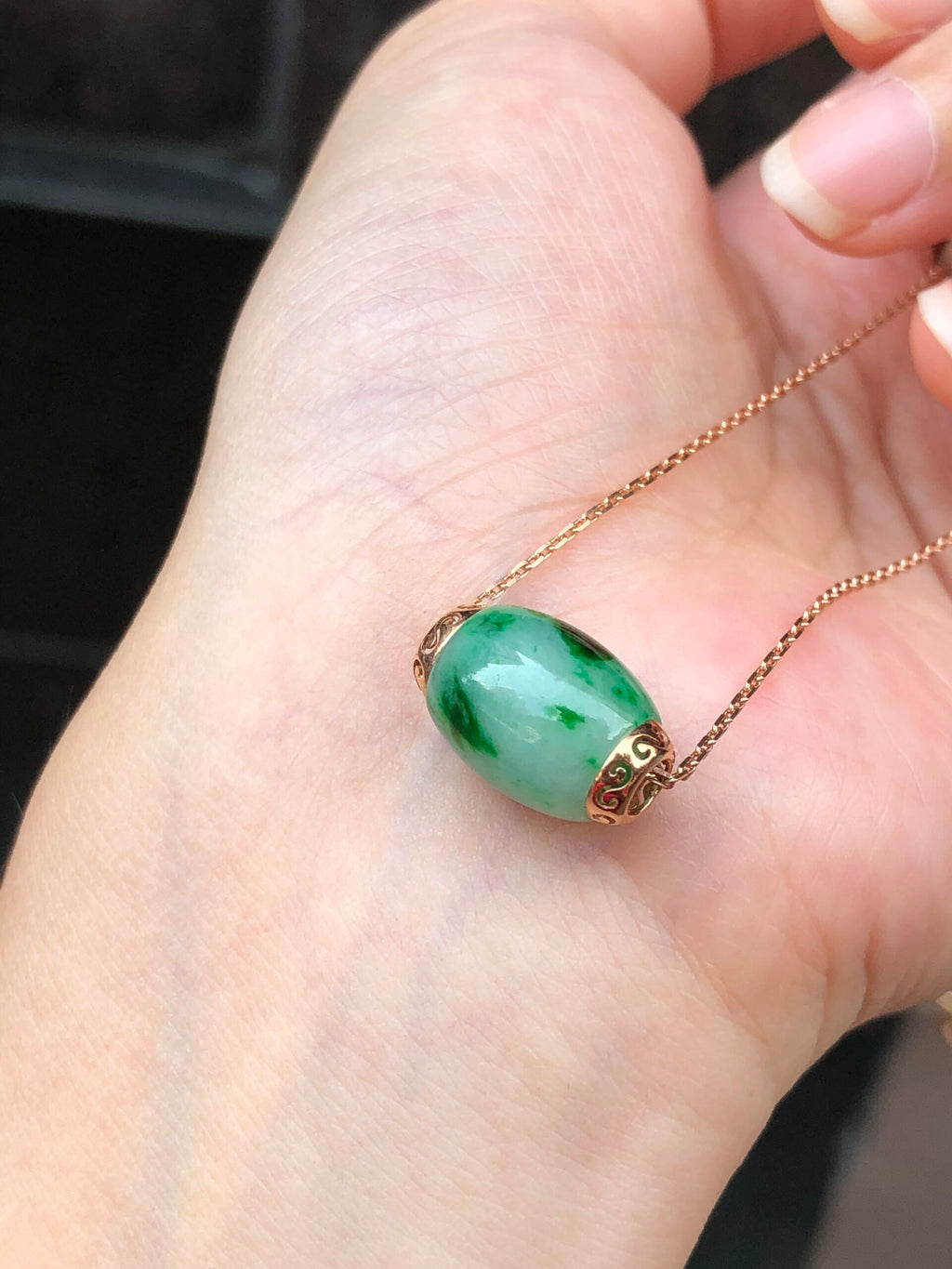 Green Jade Barrel(with gold chain)