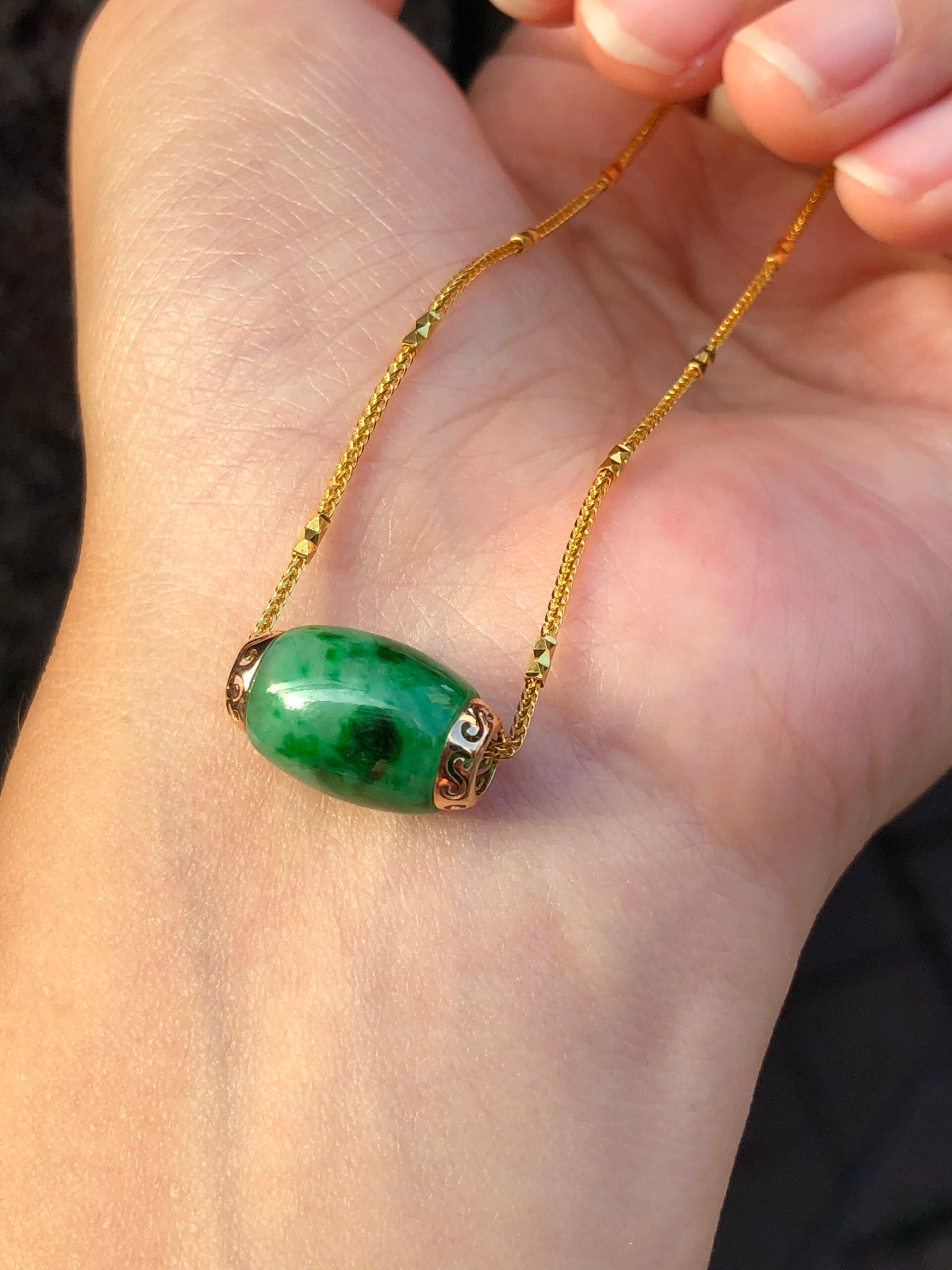 Green Jade Barrel(with 18K gold chain)