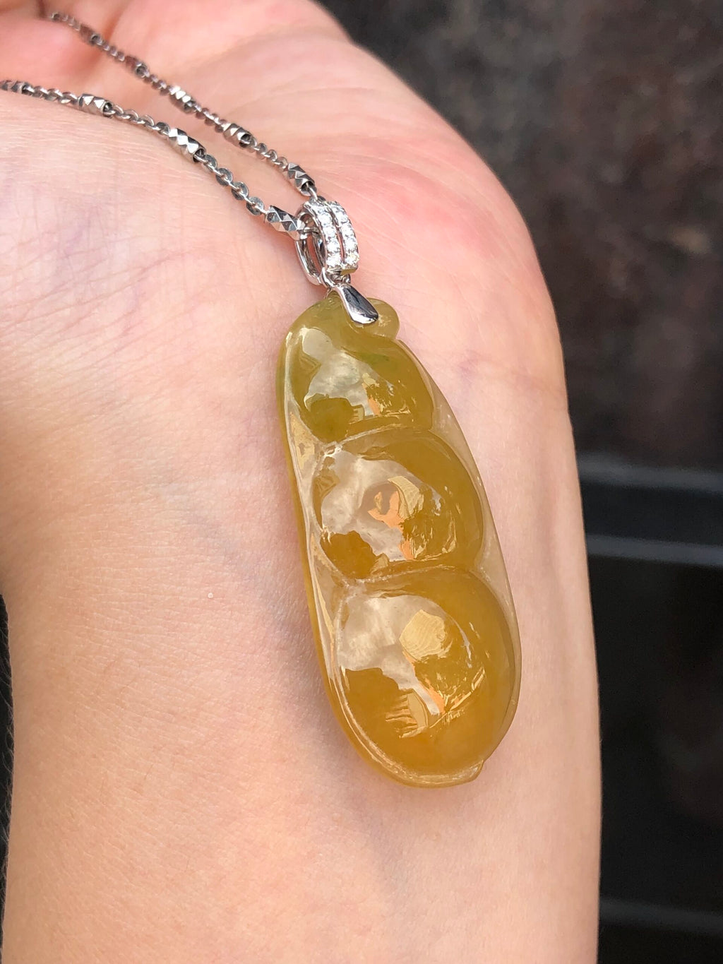 Icy Honey Yellow Jade Pea Pods Pendant