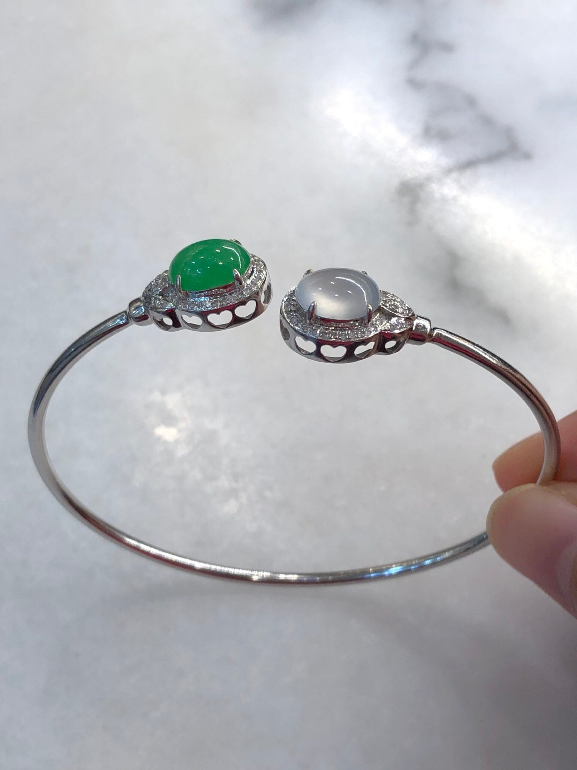 Green and Icy Jade Cabochons Bangle (Glassy Variety)
