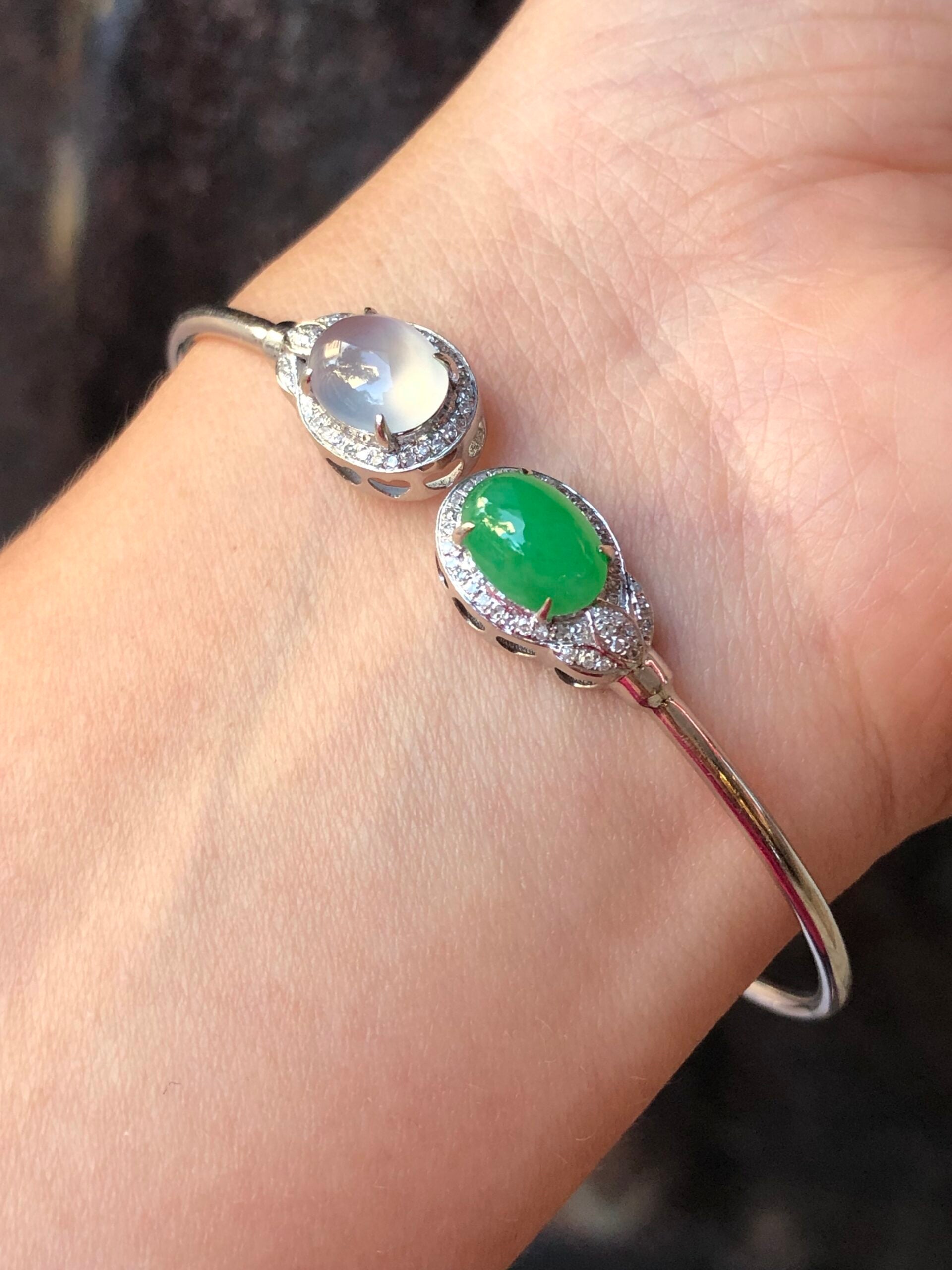 Green and Icy Jade Cabochons Bangle (Glassy Variety)