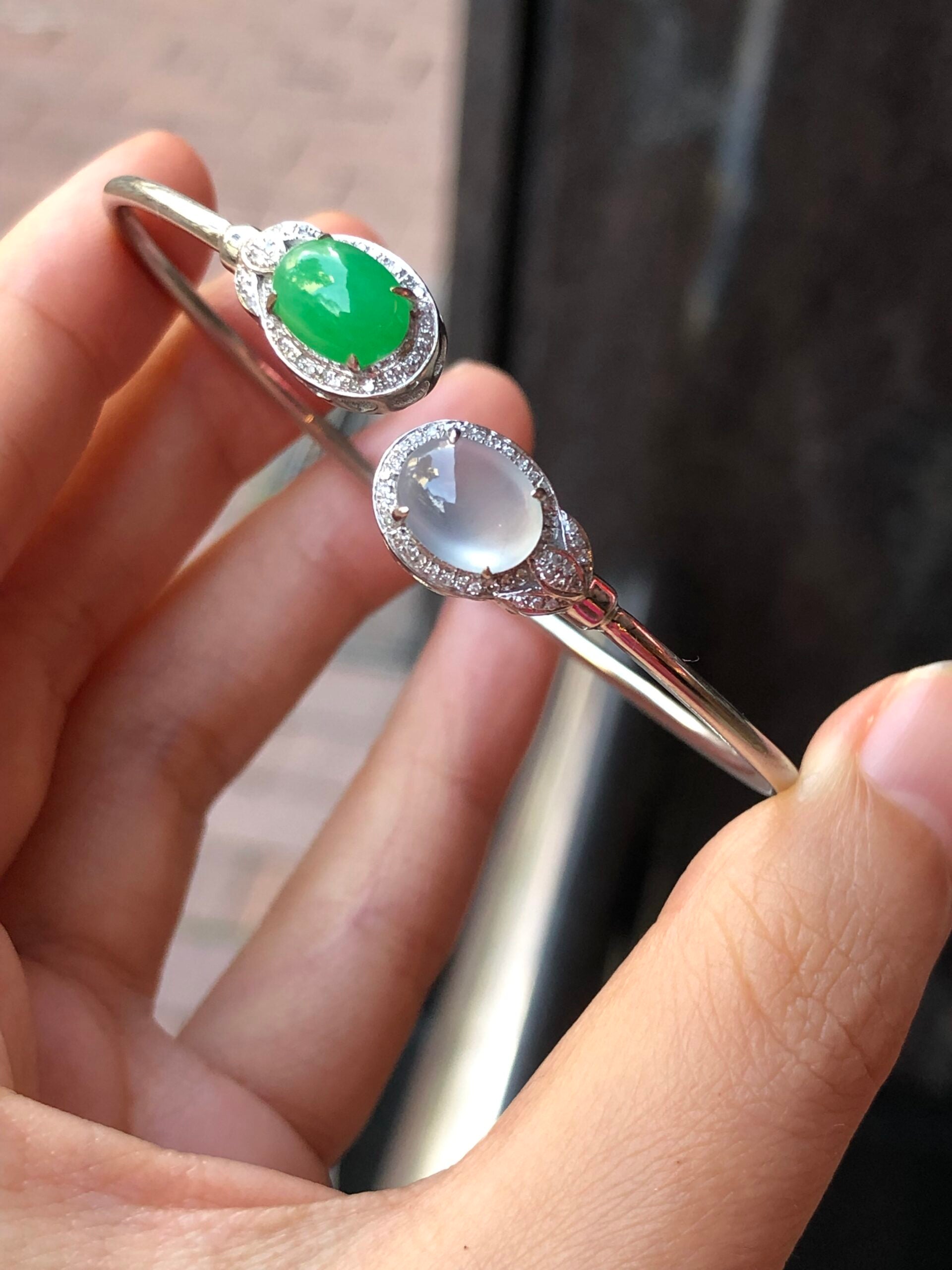 Green and Icy Jade Cabochons Bangle (Glassy Variety)